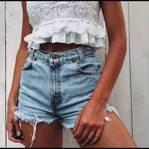 Vintage Levi’s 10950 High Waist Relaxed Fit Cutoff Denim Shorts Size: S